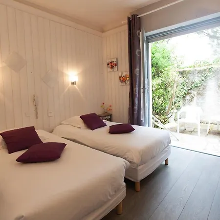 Le Pavillon Bleu Restaurant 2* רויאן