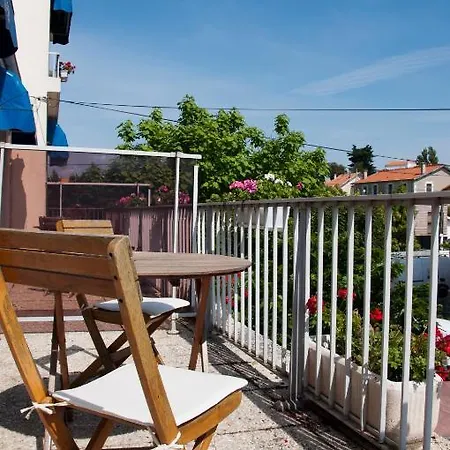 Le Pavillon Bleu Restaurant 2* רויאן