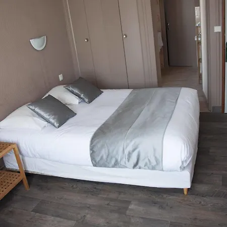 Le Pavillon Bleu Restaurant רויאן