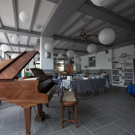 Le Pavillon Bleu Restaurant