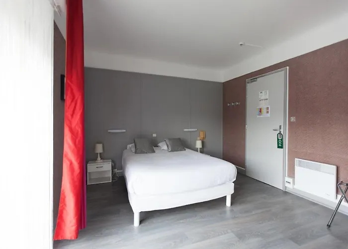 ホテル Le Pavillon Bleu Restaurant ロワイヤン