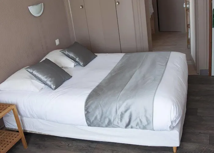 Le Pavillon Bleu Restaurant ロワイヤン