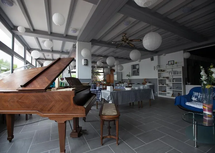 Le Pavillon Bleu Restaurant